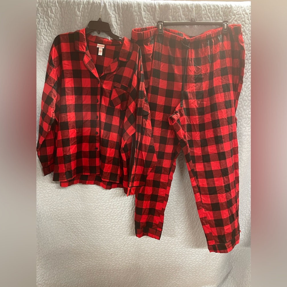 Holiday matching pajamas set